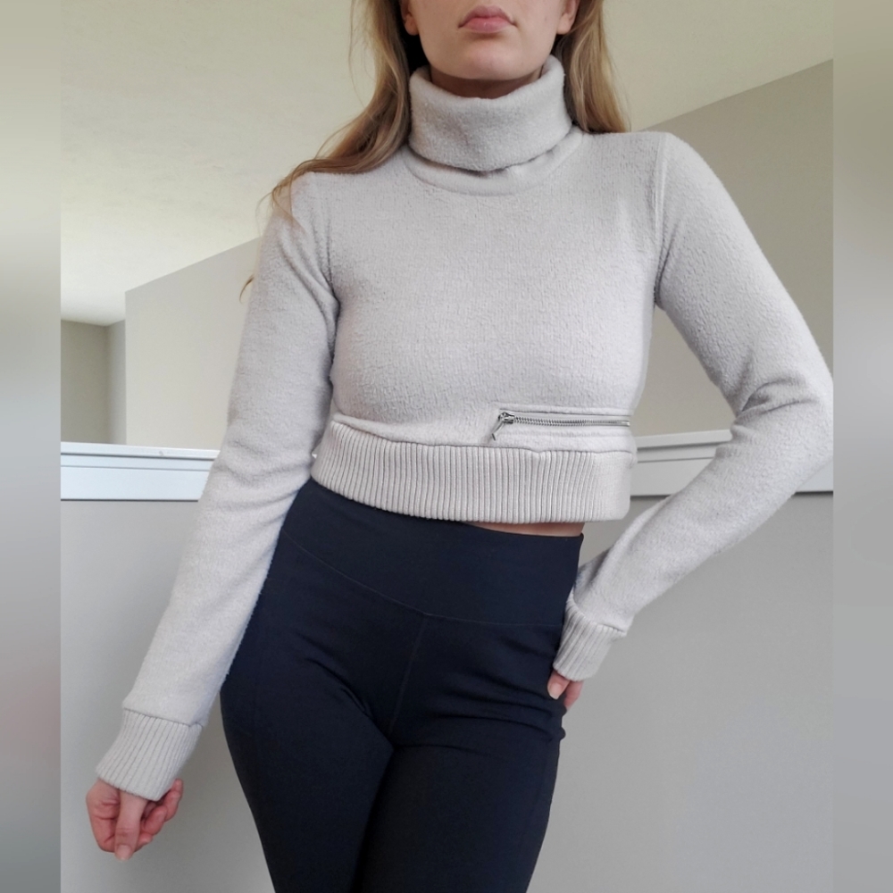 Maniere De Voir Turtleneck Cropped Cream Sweater Size 8 XS